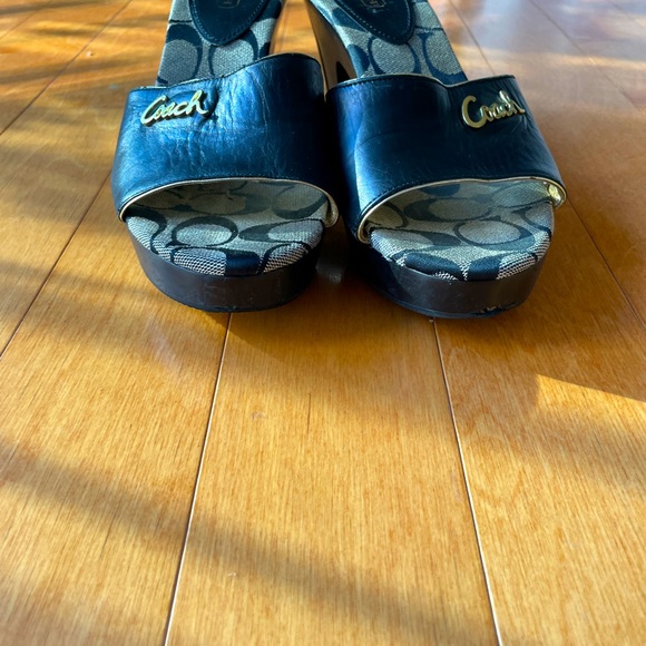 Authentic Coach Sandals - Picture 2 of 6